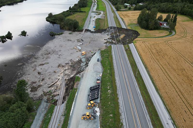 Ras E6 Ronglan_Nesvatnet_Bildet er tatt rett etter raset lørdag 30 august 2025_Foto Leif Arne Holme_3 kopi.jpg Ras på E6 ved Nesvatnet i Levanger kommune. Bilde