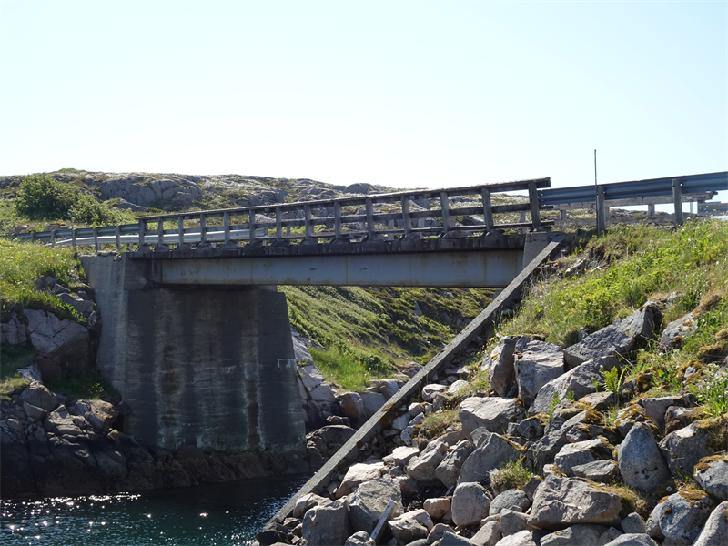 Bilde av Brua Kvernøystrømmen, Frøya (Foto: Trøndelag fylkeskommune)