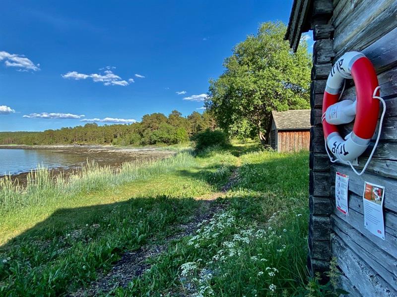 Naust og sti ved Hoøya, Steinkjer.