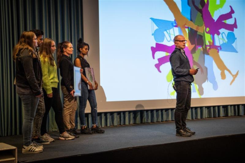 Assisterende rektor ved Heimdal videregående skole, Arve Waal, takket for prisen.Foto: John Arne Tømmervold