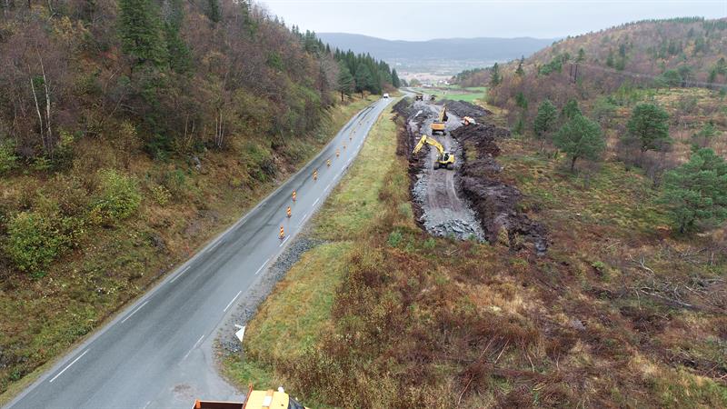 Bilde av arbeider på 717 mellom Sund og Bradden