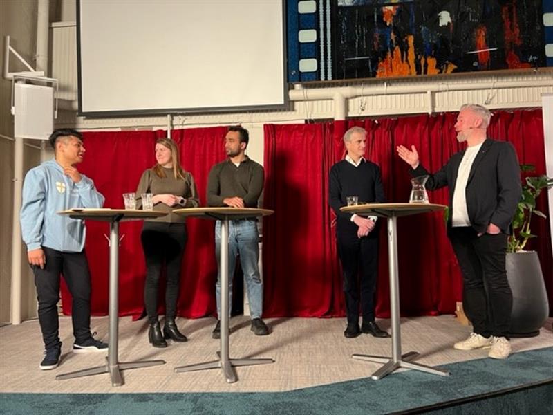 Frokostmøte i Folkets hus Trondheim. Fra venstre Enrique Myhre leder i Lærlingerådet i Trøndelag, Maren Snerting restaurantsjef på Chef Steinkjer, Haider Slyngstad Billaud Qureshi, student ved samfunnsøkonomi NTNU. 