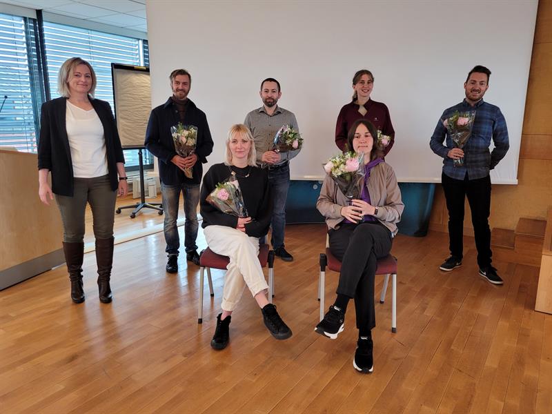 Foran fra venstre: Agnieszka Foltyn og Hedda Kristine Bremseth.
Bak fra venstre: May Britt Lagesen, Michael Aspli, Erlend Skjetne, Heida Karine Johannesdottir og Eirik Hoff Walmsness Foto: Aase Karin Skaugen