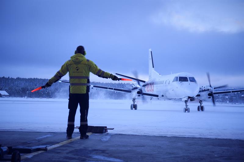 Røros lufthavn fly, kontrollør