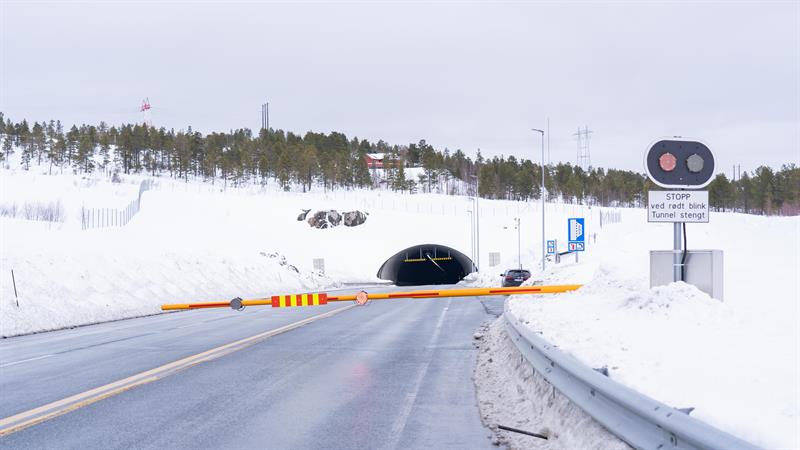 Bom foran tunnel. Bilde