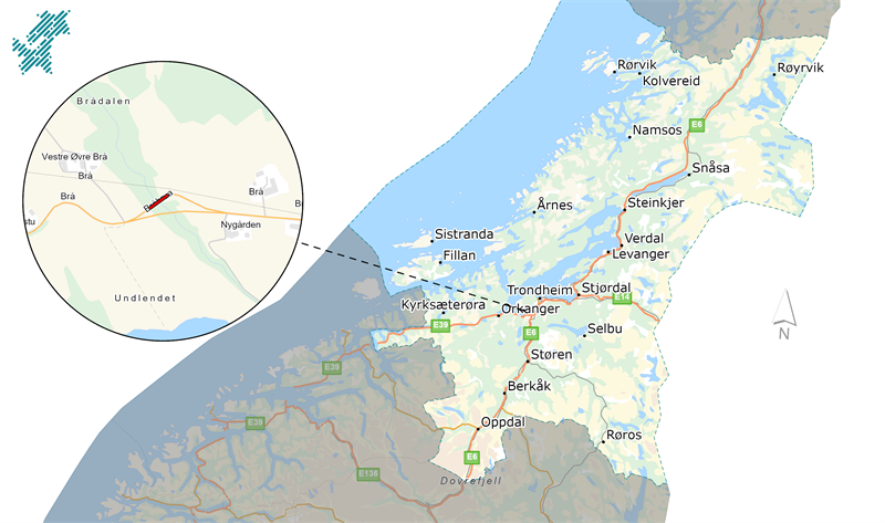 Bildet viser et kart over Trøndelag med plasseringen av Brå bru på Byneset. Fra denne plasseringen går det en stiplet linje til et forstørret, rundt kartutsnitt i øvre venstre hjørne, hvor prosjektet vises i detalj.